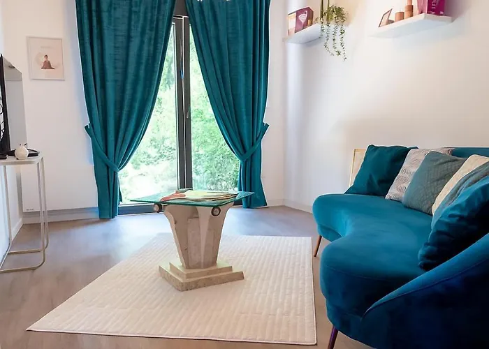 Romance Me - élégante Avec Table De Massage&pole Dance - Night&day Use Apartamento Évreux